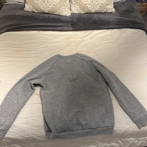 Gray crewneck sweater - Picture 2 of 2